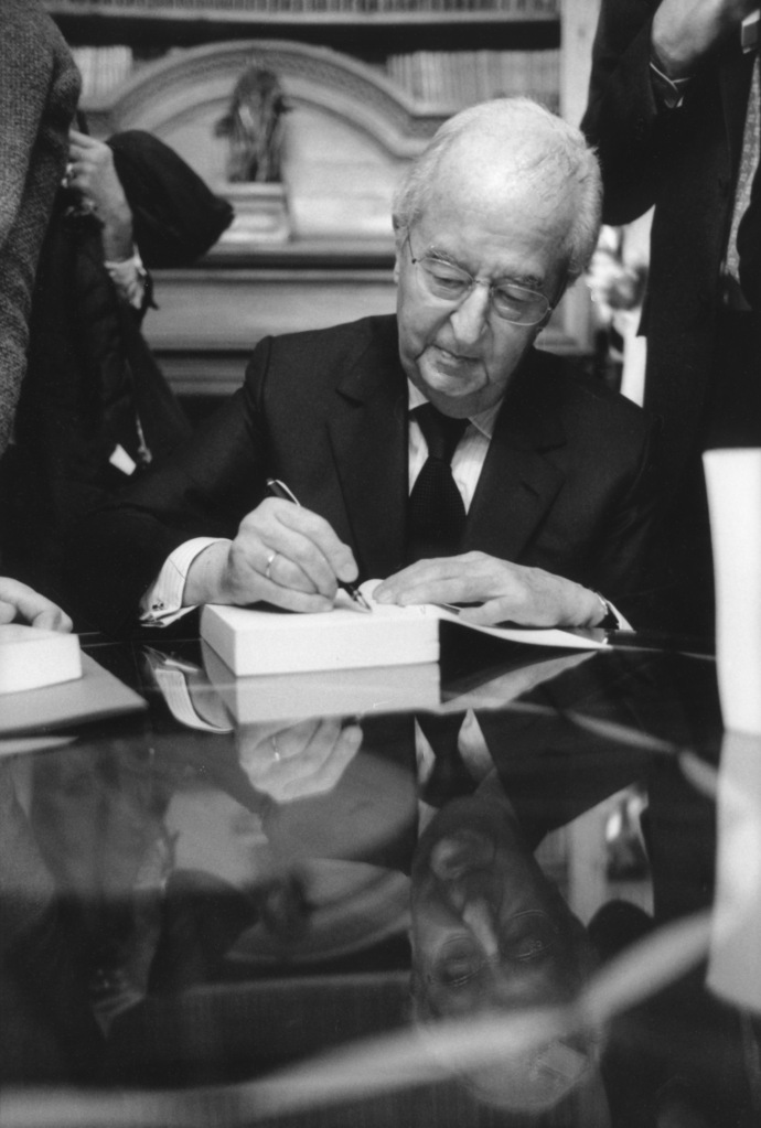 Edouard Balladur, ancien Premier ministre. Prix Guizot du Conseil général du Calvados 2010. Edouard Balladur, ancien Premier ministre. Prix Guizot du Conseil général du Calvados 2010.