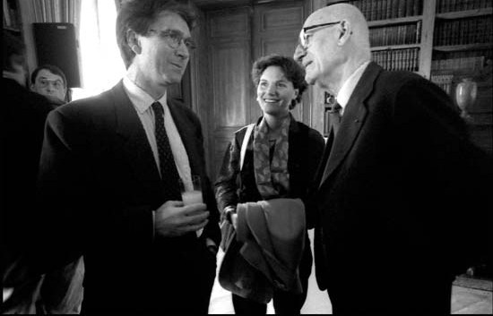 Jacques Krynen, winner of the 1994 Calvados County Council Guizot Prize, Anne Krynen and Bernard Guenée. Photo Adélaïde de Ménil. Jacques Krynen, winner of the 1994 Calvados County Council Guizot Prize, Anne Krynen and Bernard Guenée. Photo Adélaïde de Ménil.