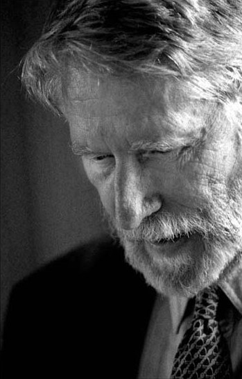 Simon Leys, Lauréat du Prix Guizot du Conseil général du Calvados 2004. Photo de François Louchet. Simon Leys, Lauréat du Prix Guizot du Conseil général du Calvados 2004. Photo de François Louchet.