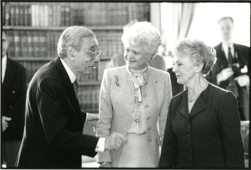 Boutros Boutros-Ghali, Anne d'Ornano, Mona Ozouf. Prix Guizot du Conseil général du Calvados 2002. Boutros Boutros-Ghali, Anne d'Ornano, Mona Ozouf. Prix Guizot-Calvados 2002.