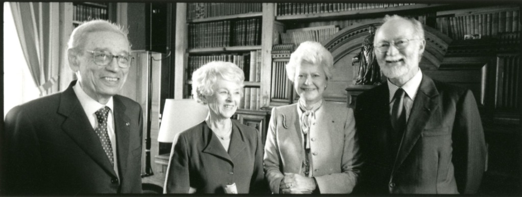 Boutros Boutros-Ghali, Mona Ozouf, Anne d'Ornano, Nicolas Seydoux. Prix Guizot du Conseil général du Calvados 2002. Boutros Boutros-Ghali, Mona Ozouf, Anne d'Ornano, Nicolas Seydoux. Prix Guizot du Conseil général du Calvados 2002.